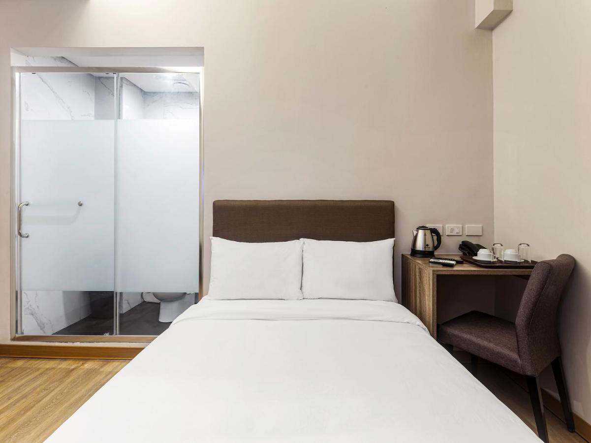 Airo Hotel Манила Екстериор снимка