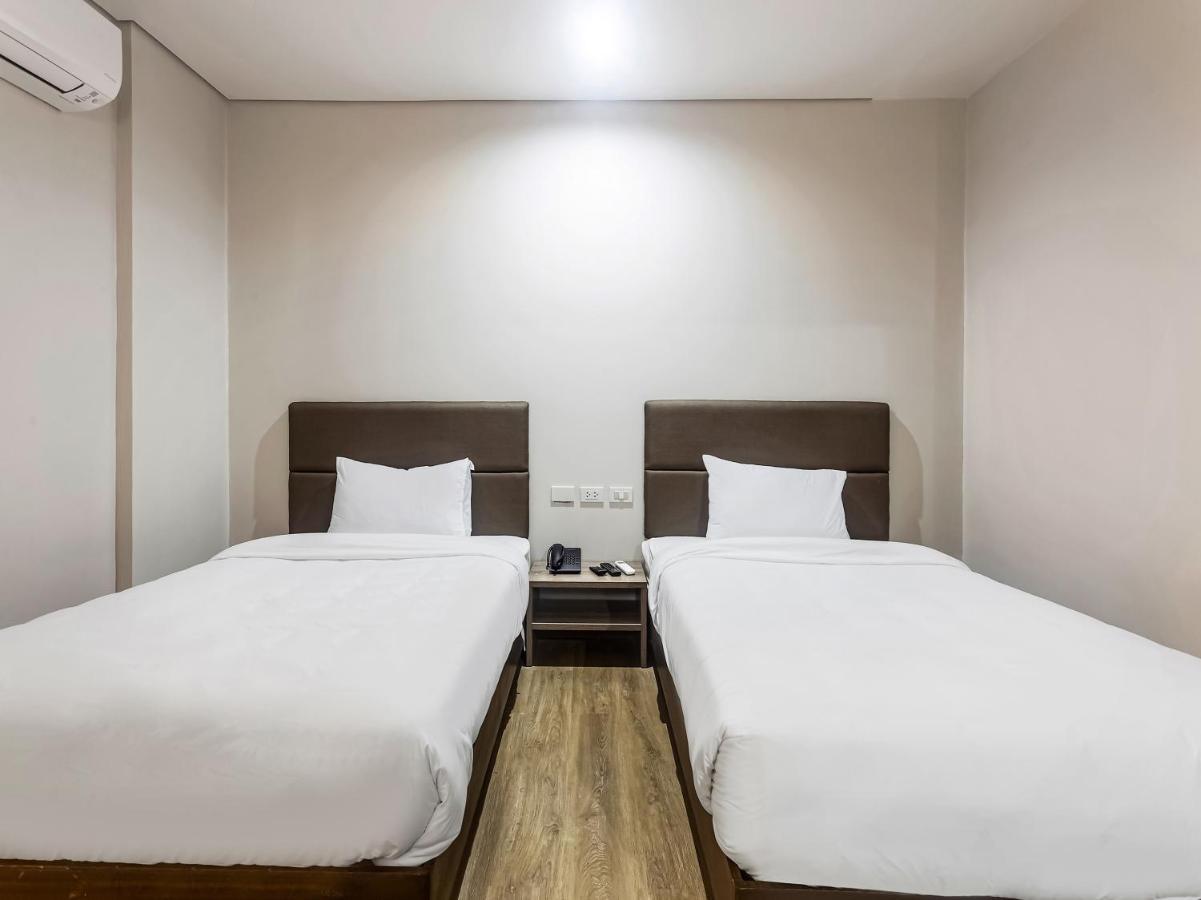 Airo Hotel Манила Екстериор снимка