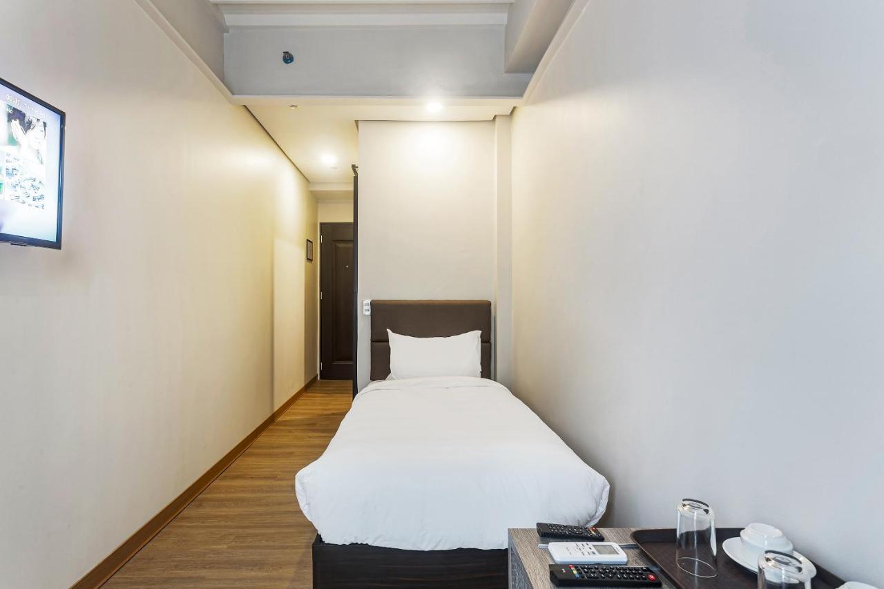 Airo Hotel Манила Екстериор снимка