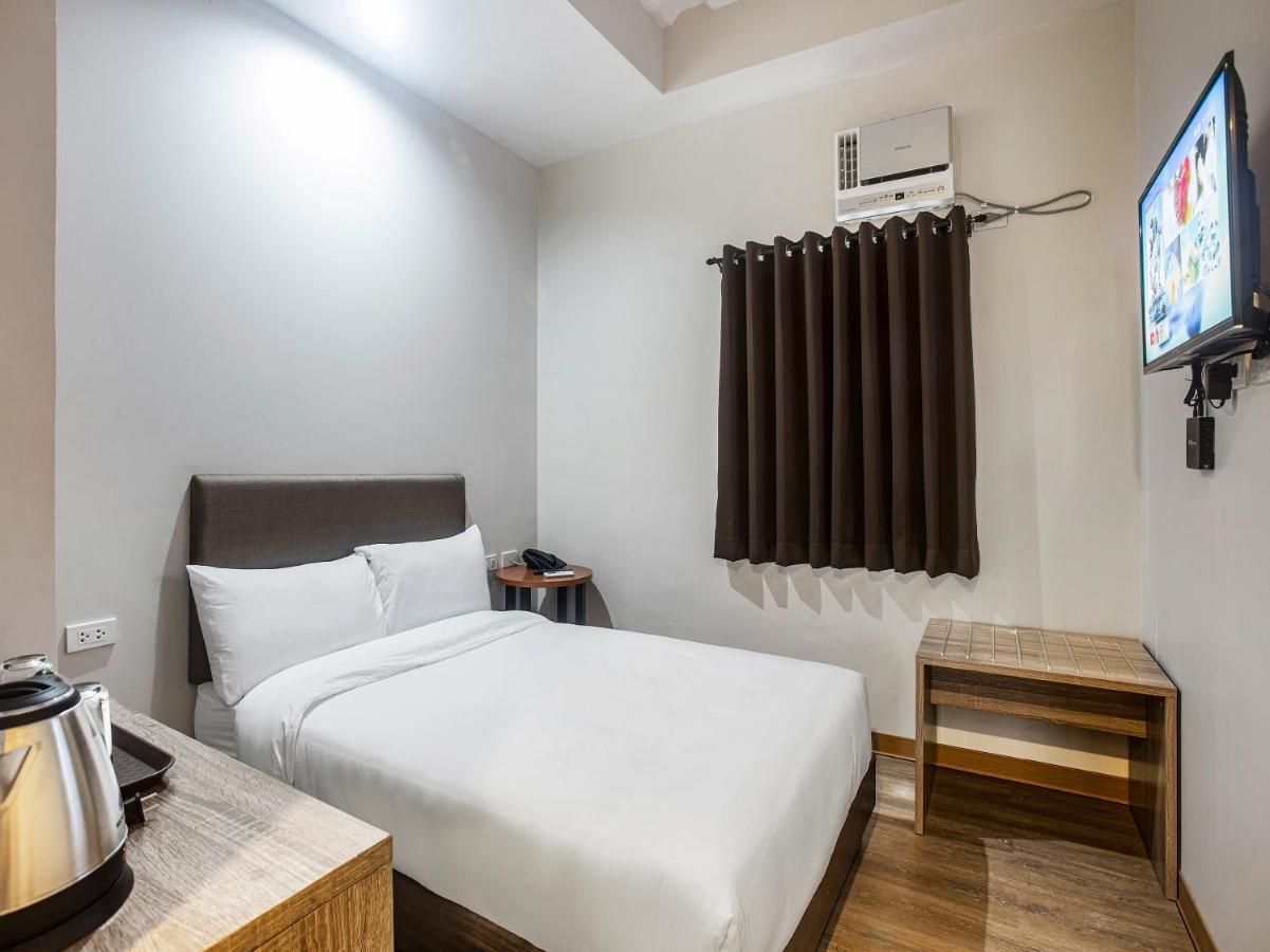 Airo Hotel Манила Екстериор снимка